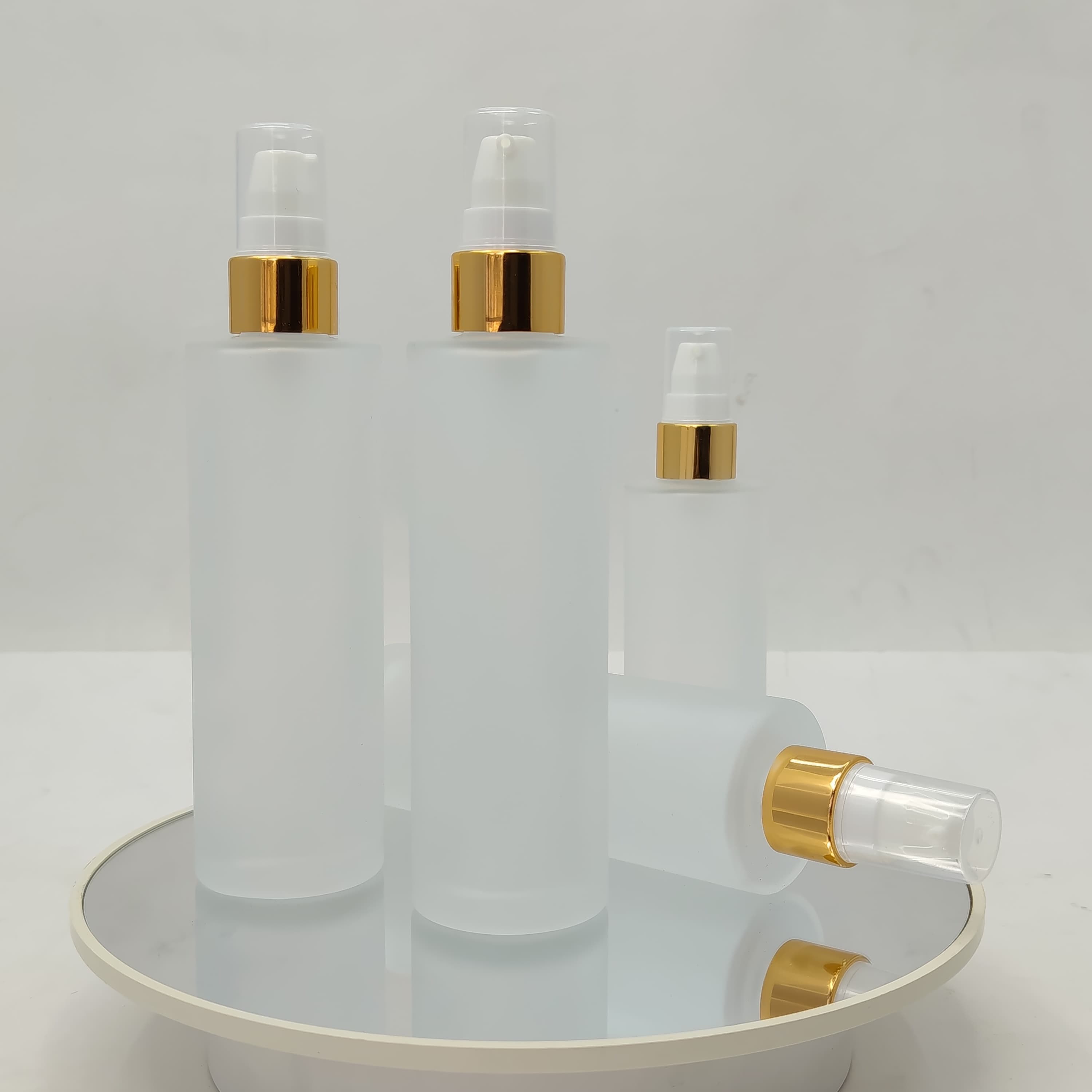 Main image of 100 ml Frosted Glass Bottle - Gold Pump
